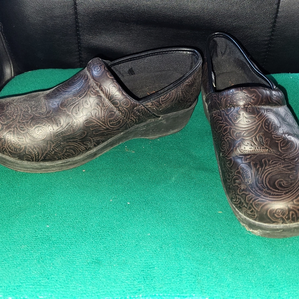 Safety step clogs